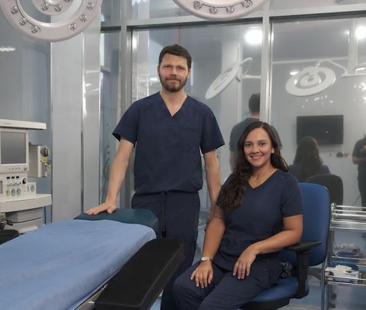 Dr. Juan Carlos Zambrano y Dra. Jennifer Gaona — Gaona Zambrano Cirujanos Plásticos